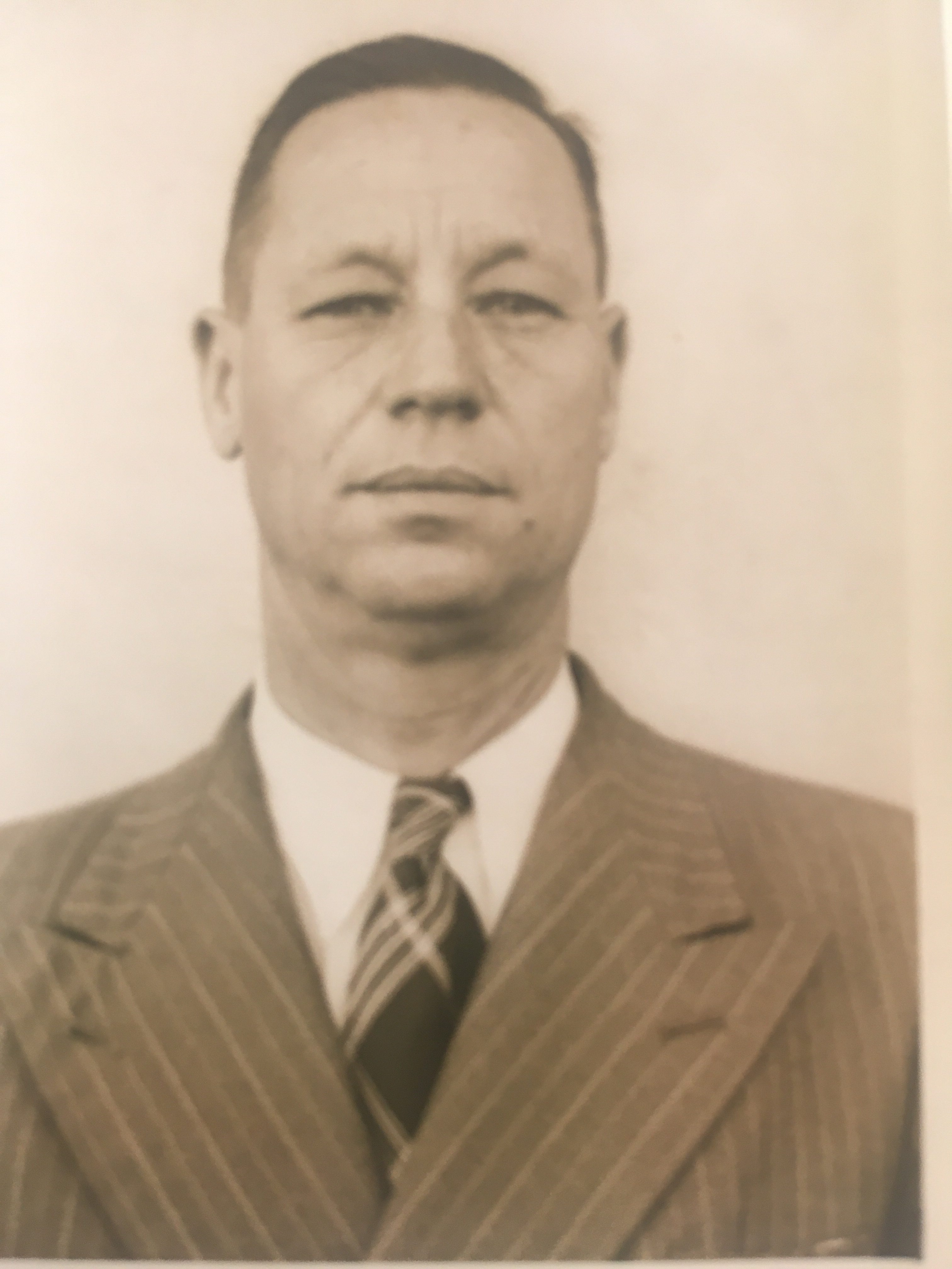 Lionel Leonard (Tommy) Knowles